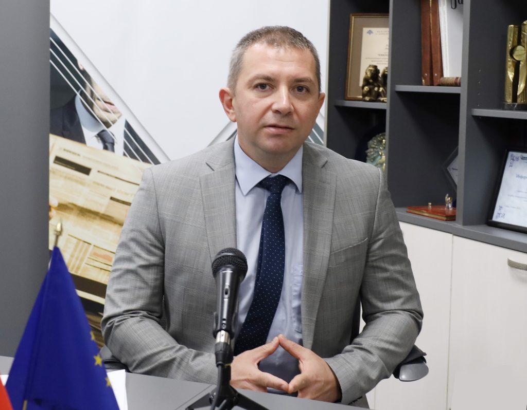 От АИКБ са против възнагражденията да са "вързани" със средната работна заплата, оспорват минималната 4 работна заплата, Добрин Иванов