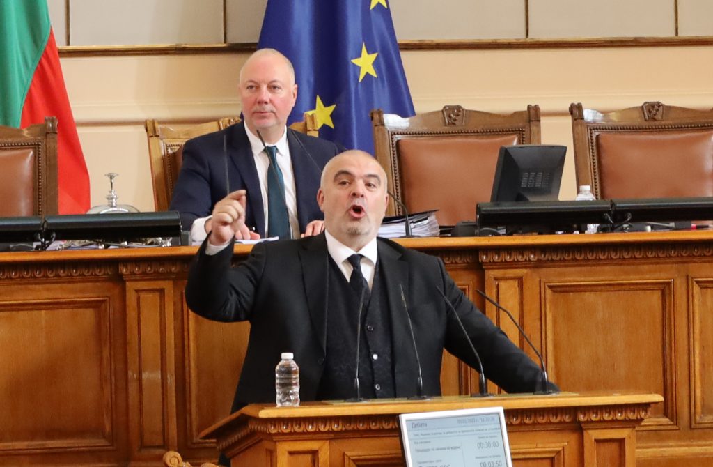 Маноил Манев