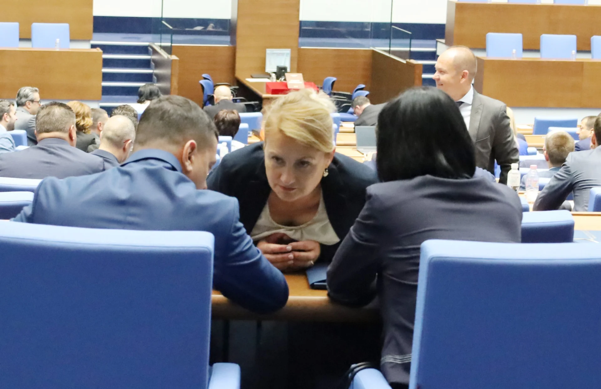 "Величие" свали доверието си от Виктория Василева и Николай Марков