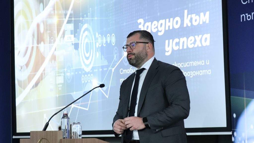 Законът за еврото може да бъде гласуван до края на лятото от парламента, заявиха от МФ