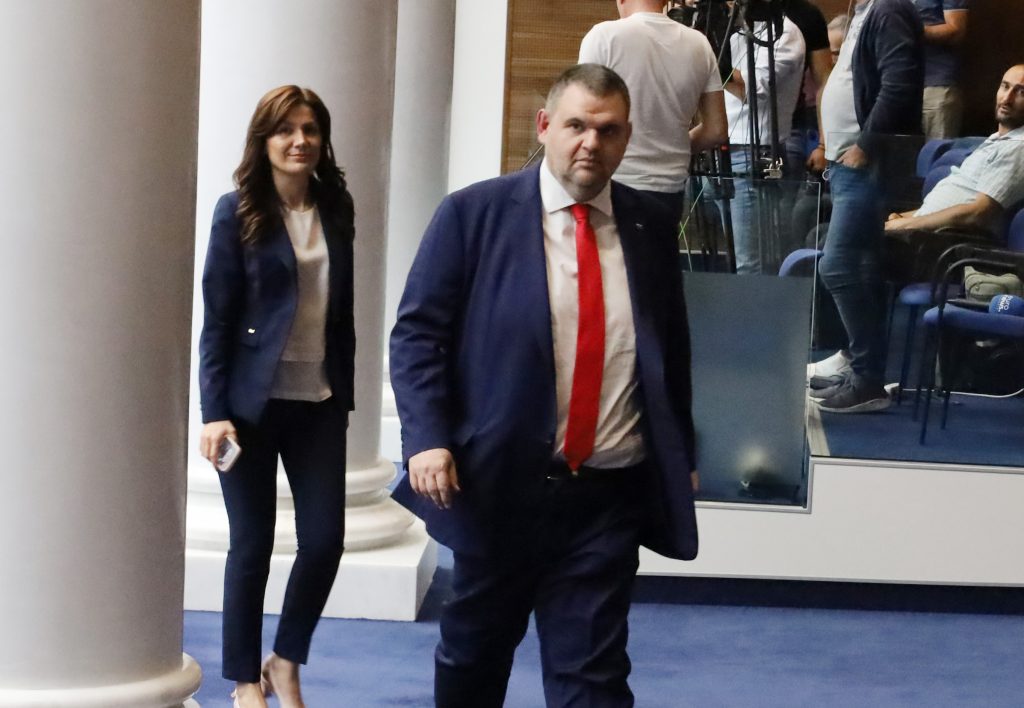 Делян Пеевски изключи Джейхан Ибрямов от парламентарната група на ДПС