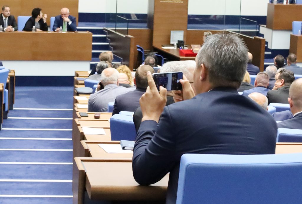 Депутатите ще направят пети опит да си изберат председател