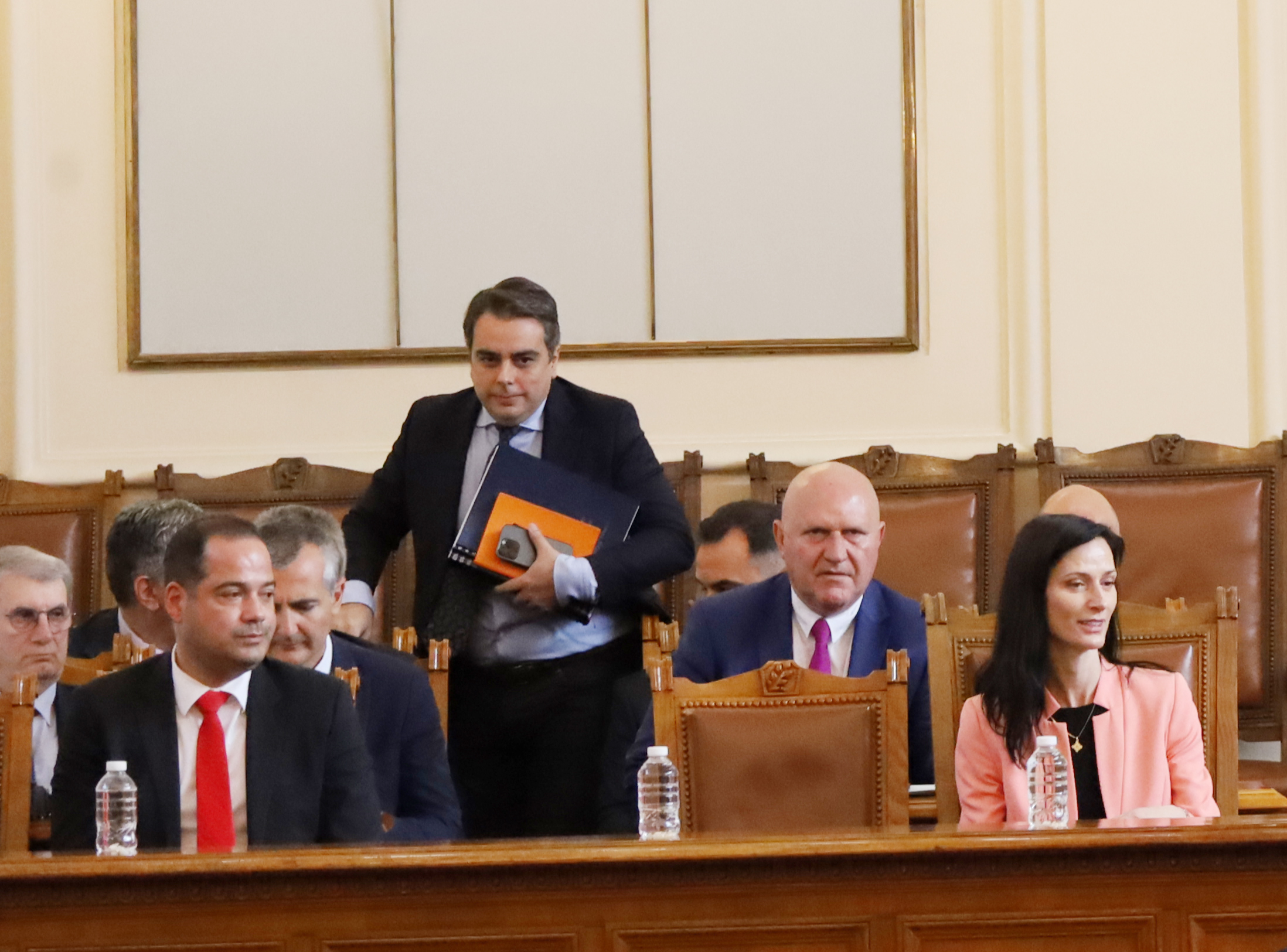 Парламент Асен Василев Мария Габриел правителство