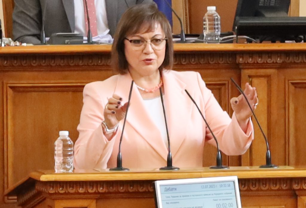 Нинова призова ГЕРБ да натисне копчето, за да падне кабинетът 3 Парламент Корнелия Нинова