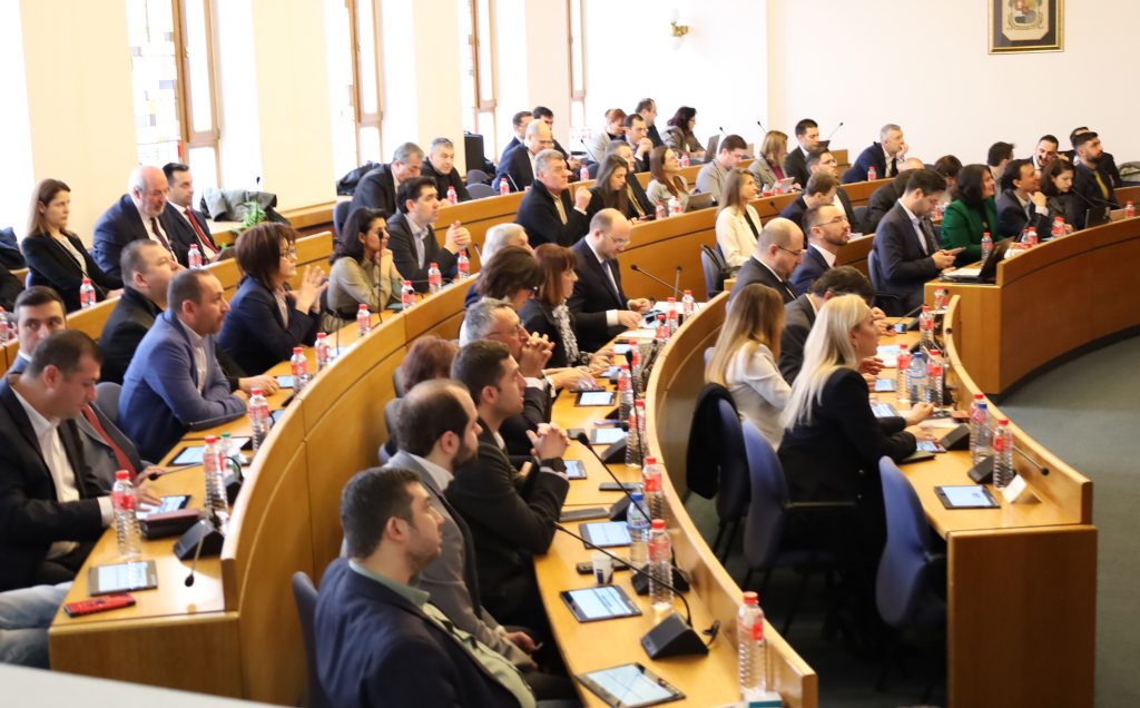 СОС решава за подземните паркинги и общинските дружества