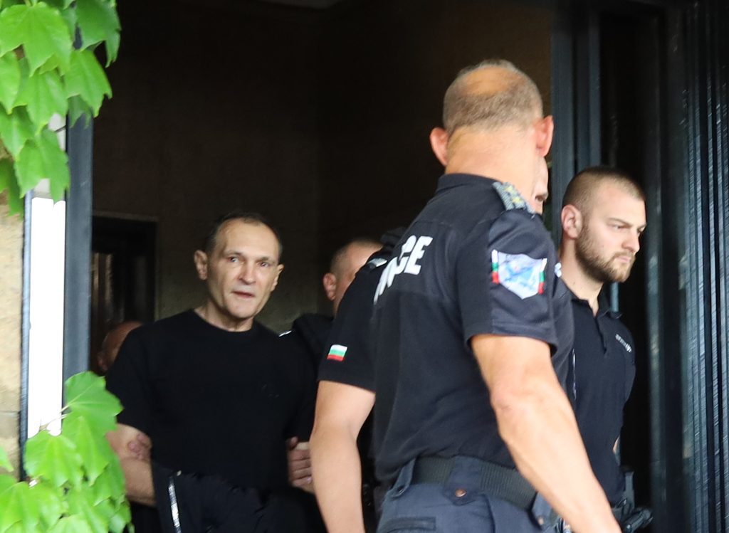 Божков беше очаквано задържан на летище "София" след завръщането му от Дубай 5 Васил Божков ВИП