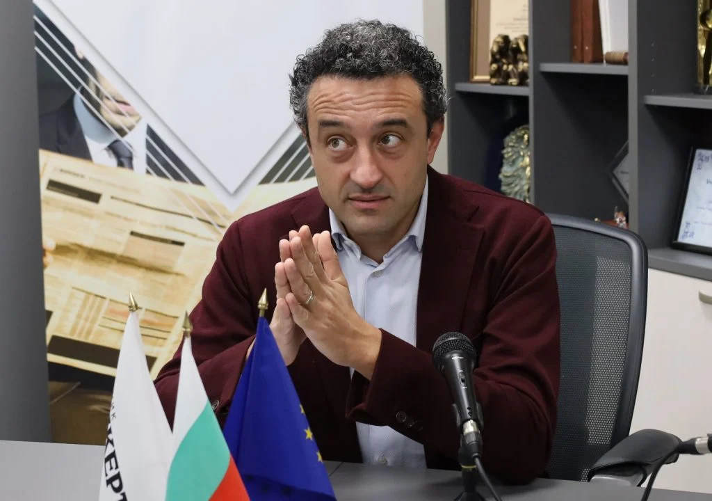 Даниел Лорер: ГЕРБ е под огромно напрежение, избистрят се две крила 5 Даниел Лорер
