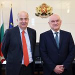 Премиерът Димитър Главчев разговаря с посланика на САЩ у нас Кенет Мертен
