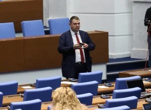"Евроатлантизмът" на Пеевски започва да прилича на средновековен религиозен фанатизъм