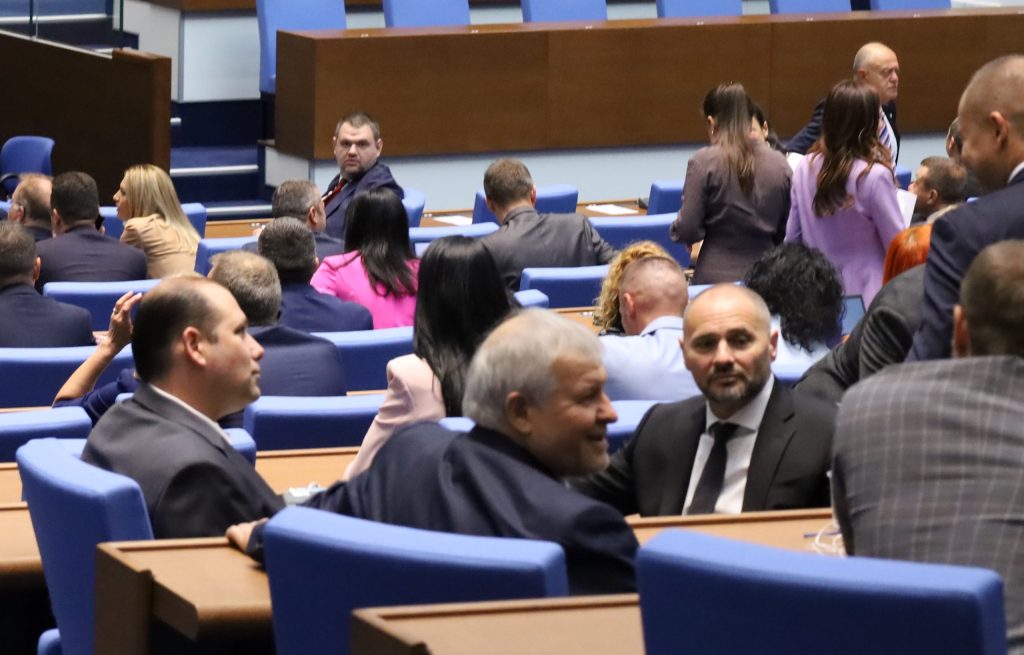 Парламент нов зала депутати