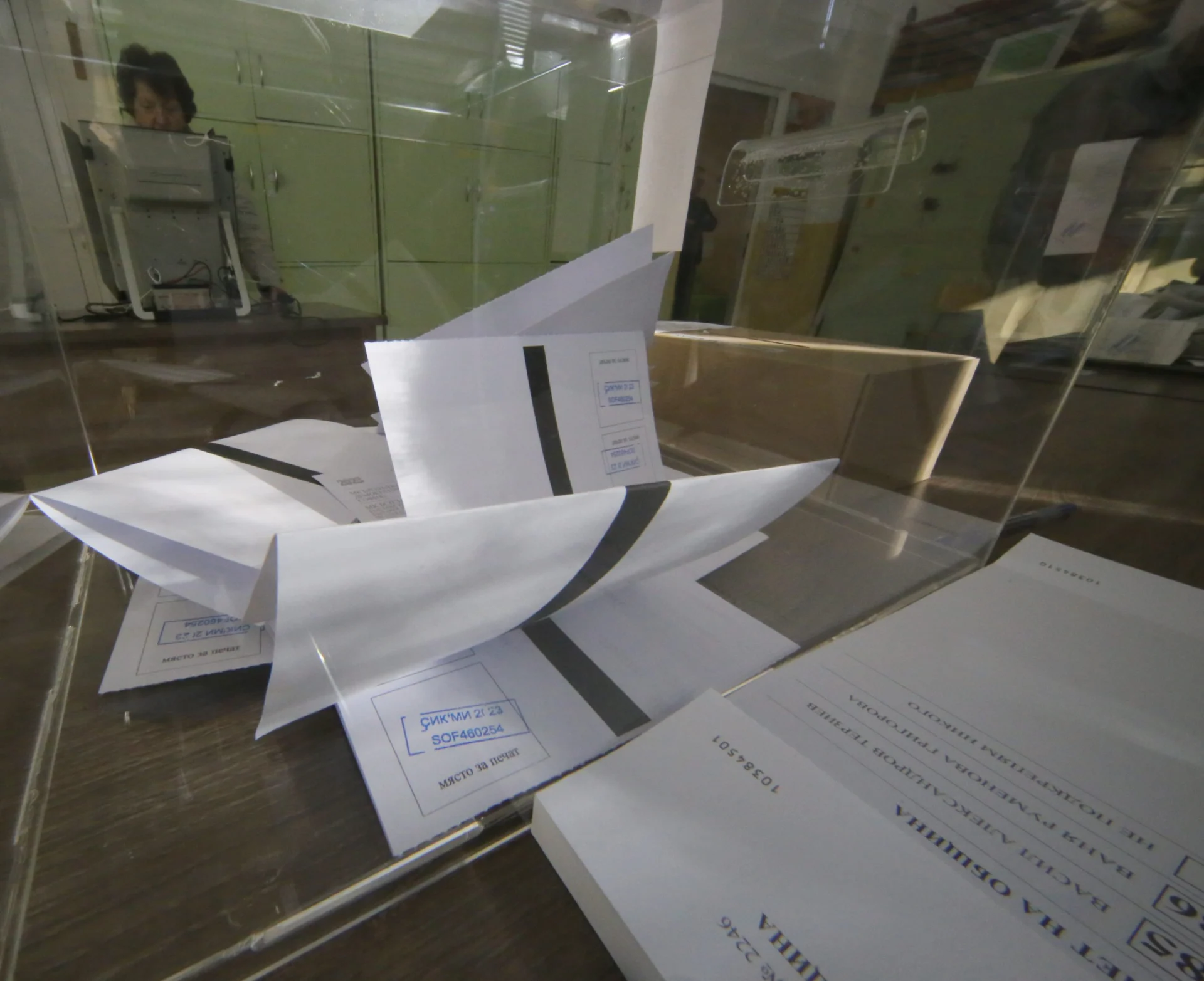До днес българите в чужбина могат да подават заявления за гласуване на изборите
