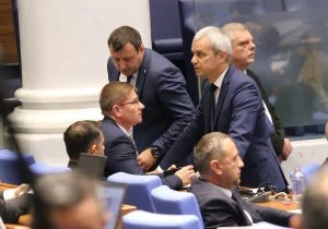 "Възраждане" предлага България да поиска дерогация от санкциите срещу "Лукойл"