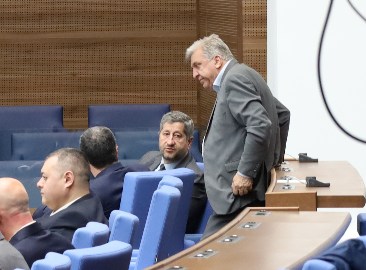 депутатите