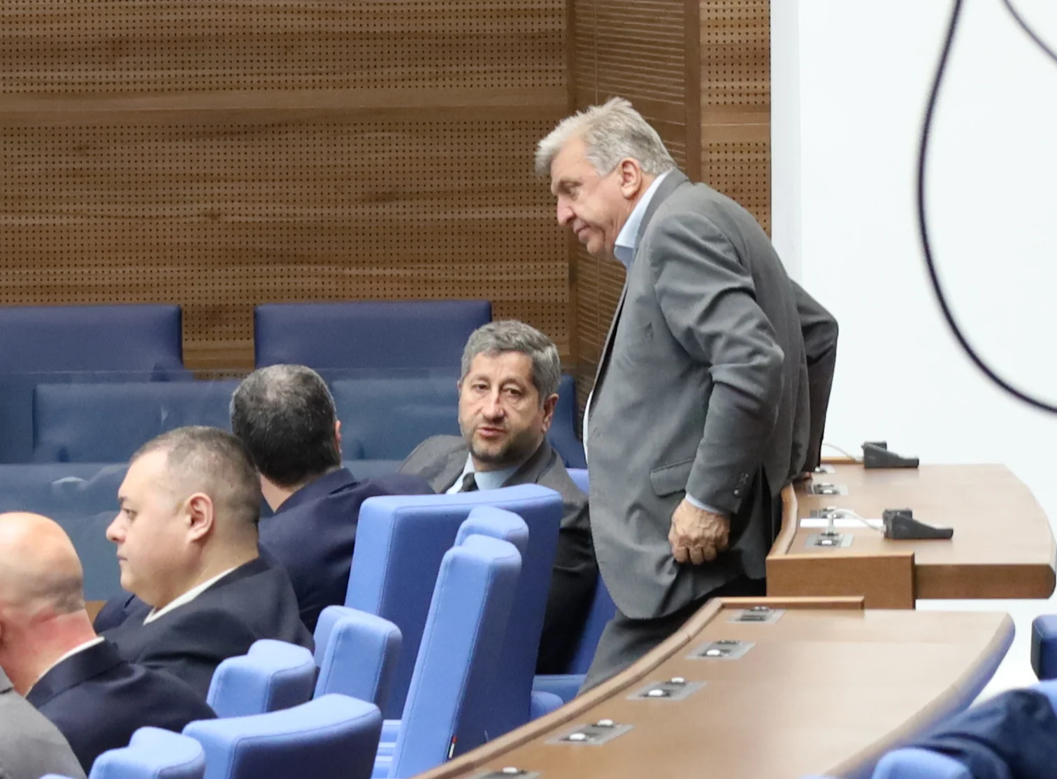 депутатите