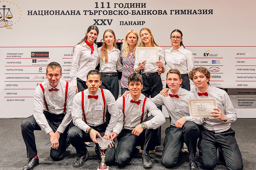 Postbank Next триумфира на ежегодния панаир на учебните фирми