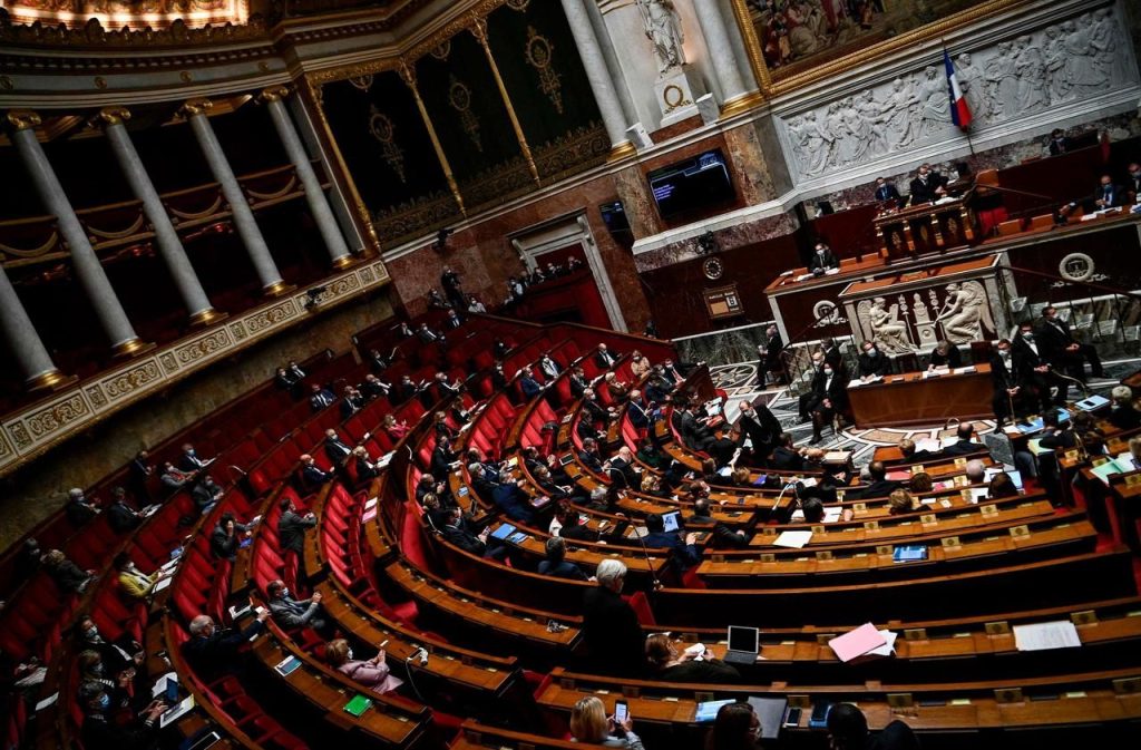 Париж трябва да набавя по 15 млрд. евро годишно за фискалните изисквания на ЕС