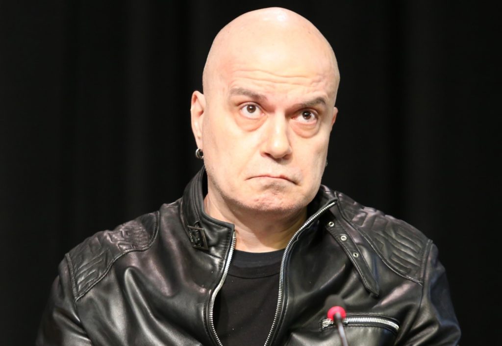 Слави Трифонов упрекна властта, че сме станали разграден двор за мигранти 1 Слави Трифонов