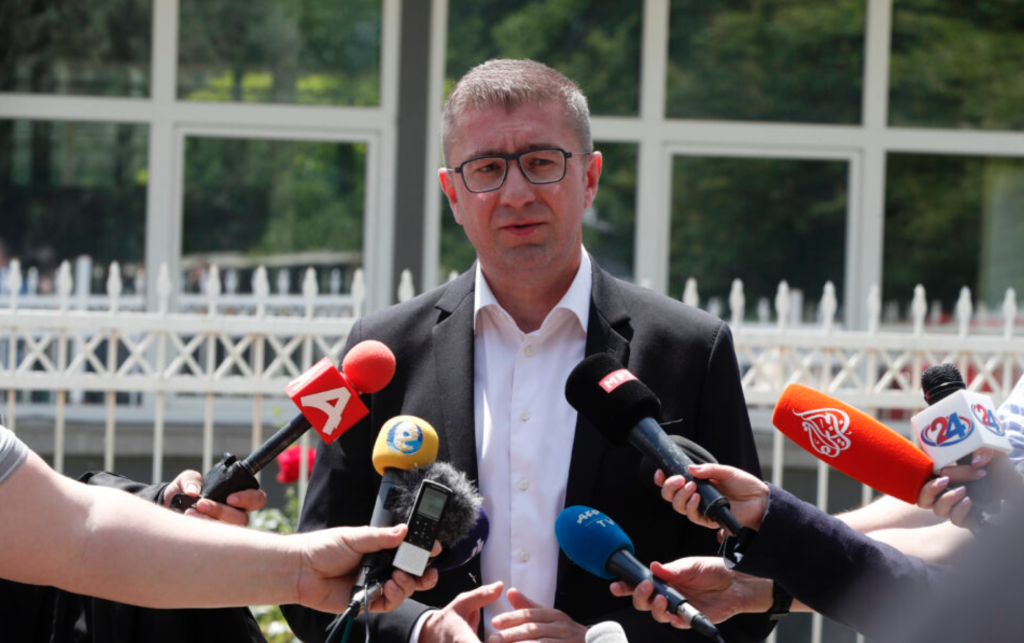 Мицкоски нарече "талибански" начина, по който от доклада на ЕП се премахват „македонски идентичност и език”