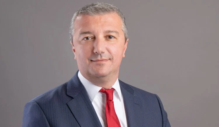 БСП ще подкрепи промените в закона, отнемащи правомощията на Радев в службите