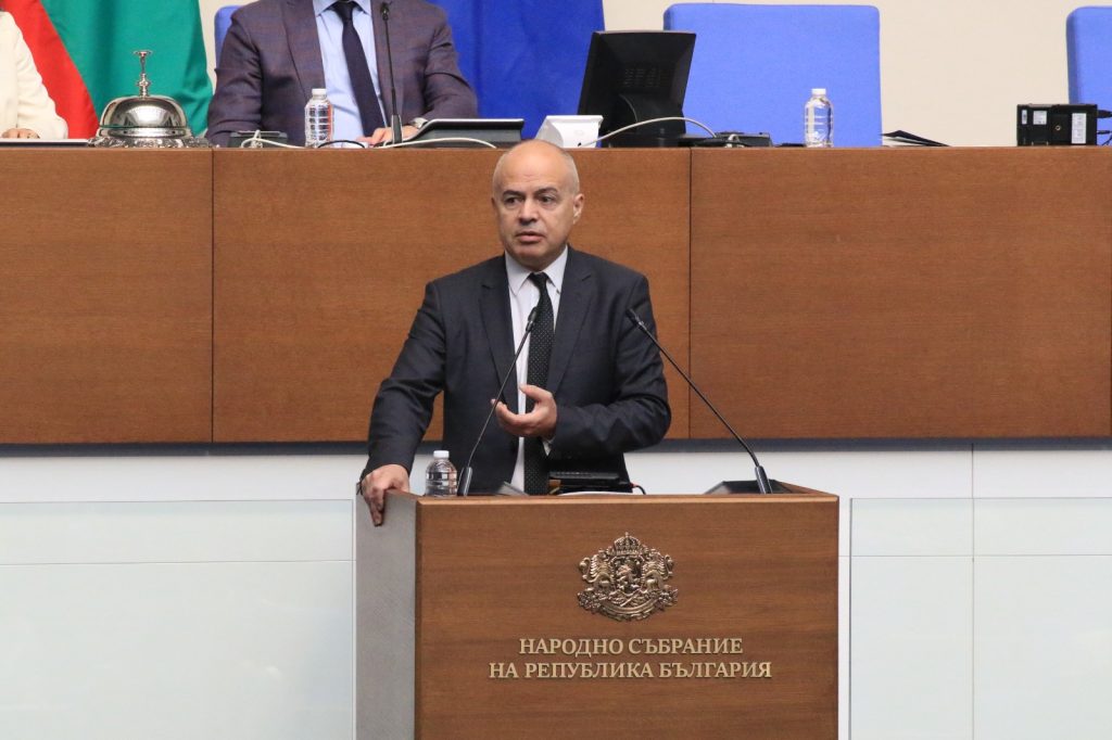 Отпадна предвиденото изслушване в парламента на министър Коритарова за строителството на магистралите "Хемус" и "Черно море"