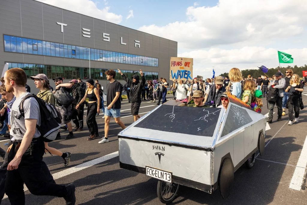 Одобриха противоречивото разширяване на единствения европейски завод на "Tesla" 4 Tesla