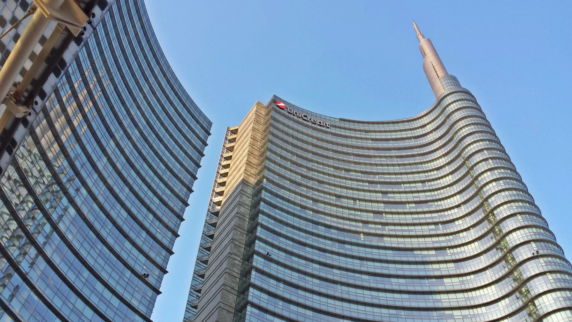 UniCredit отчете най-силното тримесечие в историята с 8.3% ръст на чистата печалба