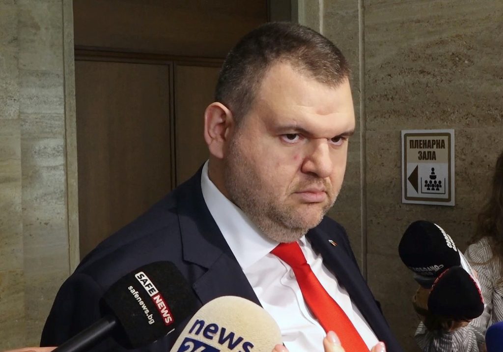 Пеевски показа втория таен касиер на президента Румен Радев