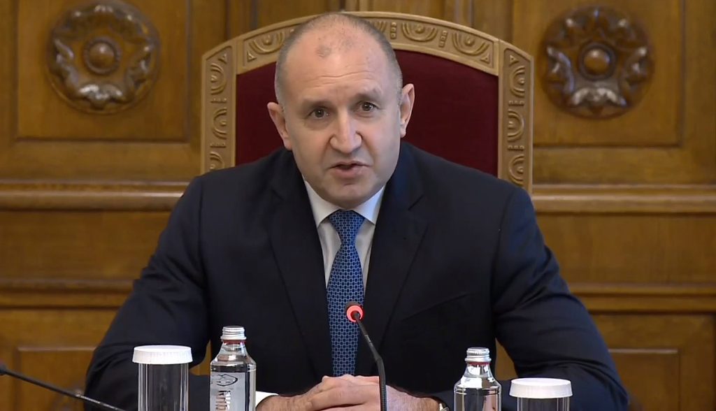 Радев се надява на убедителен отговор от отговорните институции при наличието на сигнали за купен вот