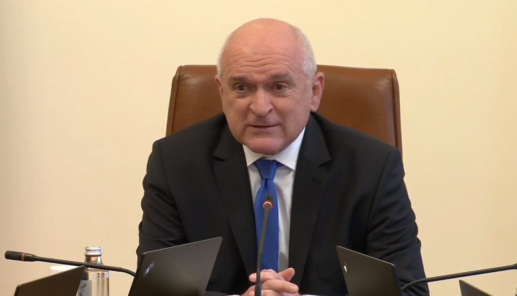 Главчев, НАП и митниците започват физическа инвентаризация на наличностите в "Лукойл", Димитър Главчев, Министерски съвет, университети, заплати