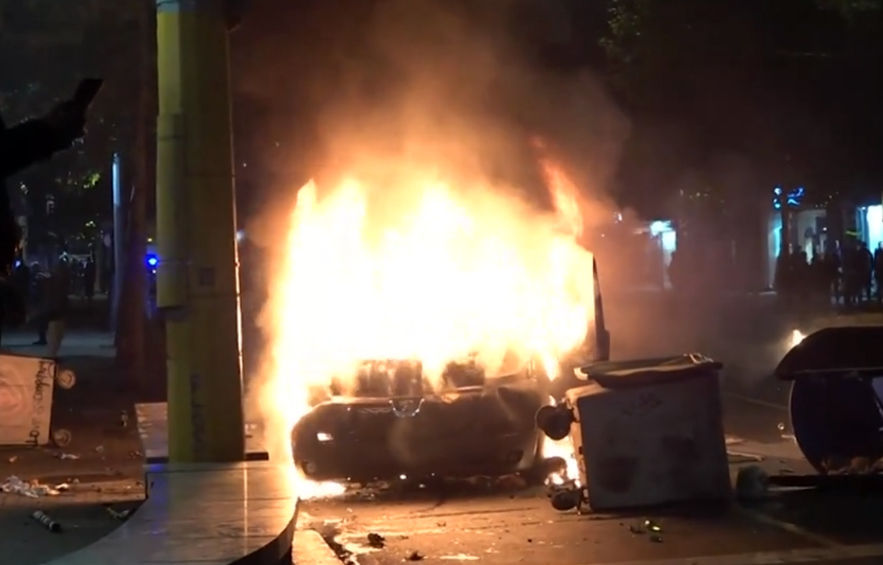 Погром протест фенове