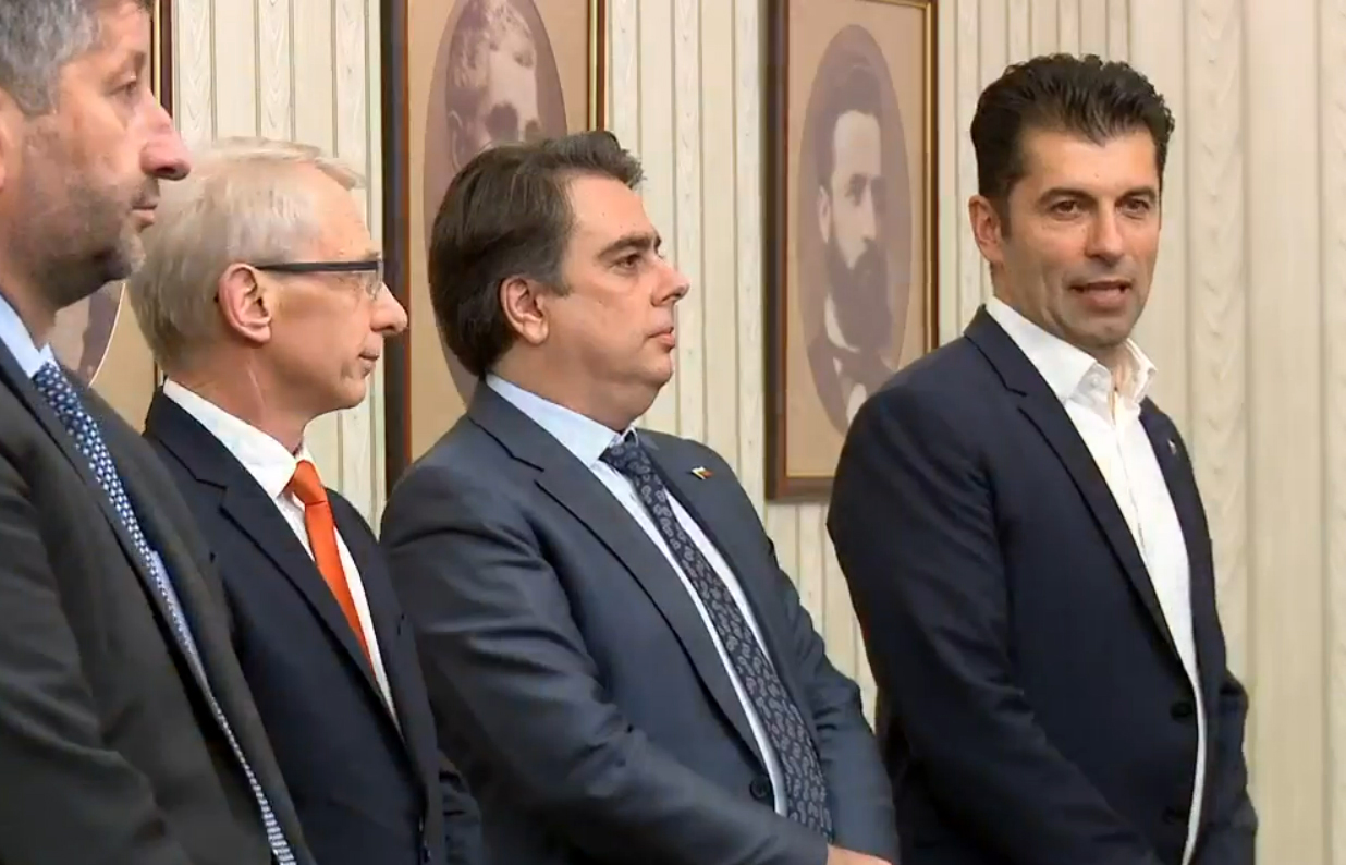 Президентство консултации ПП ДБ Румен Радев Кирил Петков