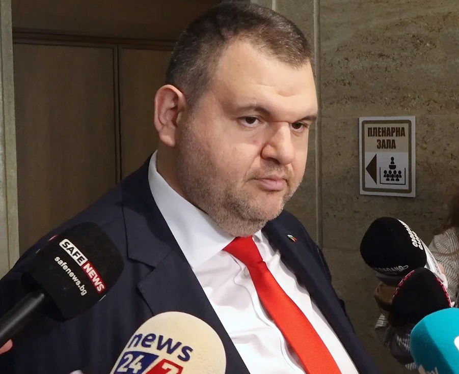 Пеевски гласува: Време е да има стабилно правителство