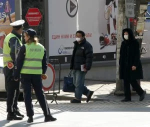 Полицаи японци с маски замърсяване на въздуха