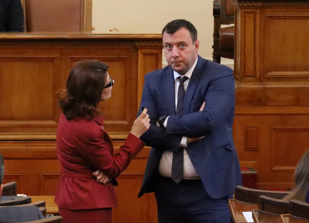 Парламент Десислава Атанасова Петър ПЕтров