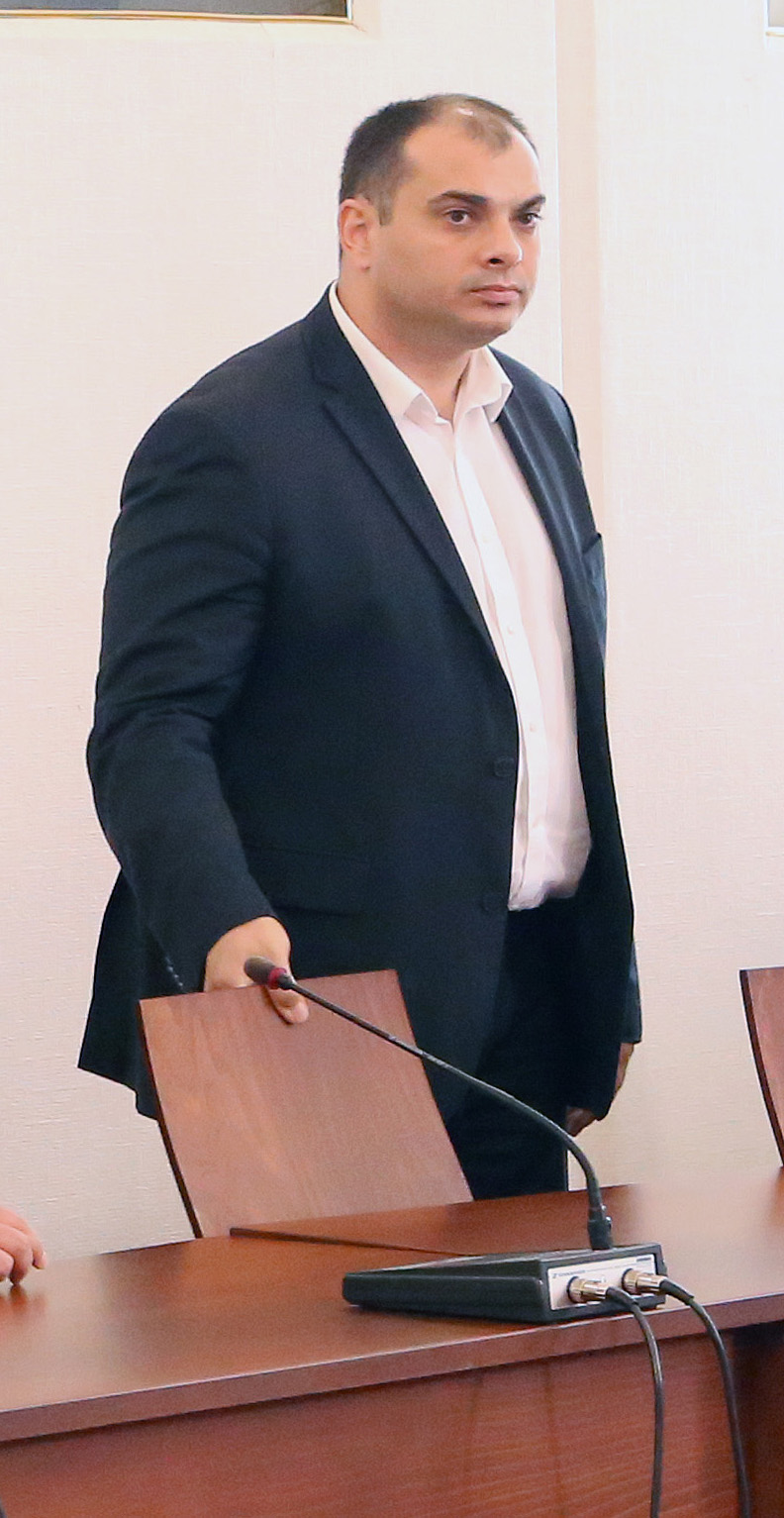 Филип Попов