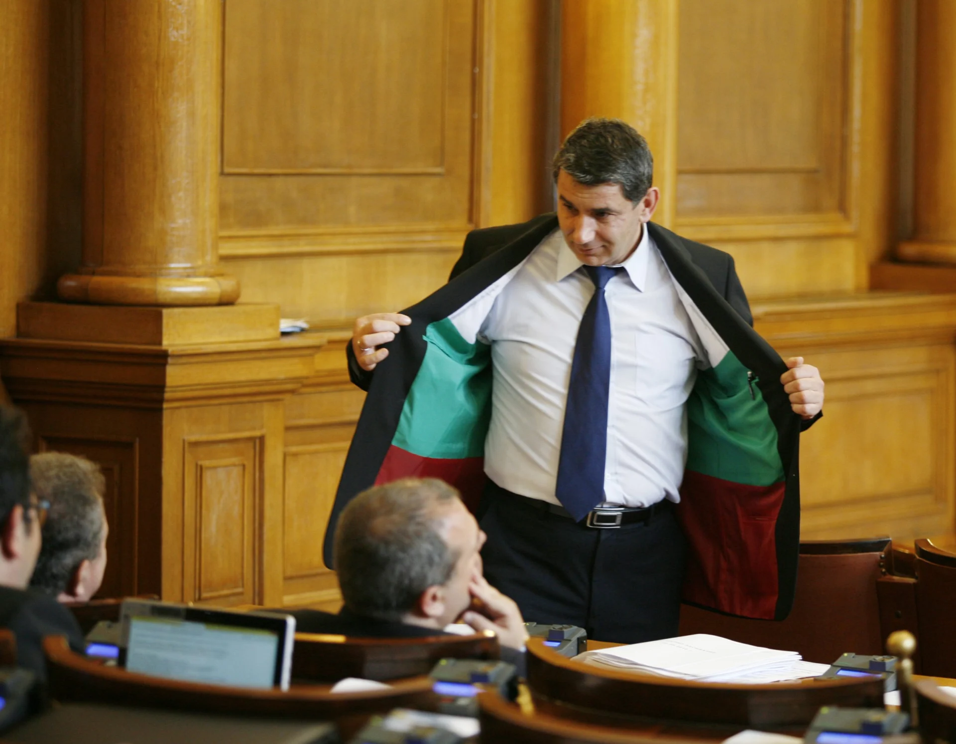 Парламент  Димитър  Байрактаров - Патриотичен фронт в подкрепа на Изберете българското