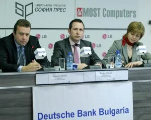 Пресконференция на Дойче банкБорислав Иванов - директор на Дойче банк БългарияЙордан Николов - зам. директор на Дойче банк България