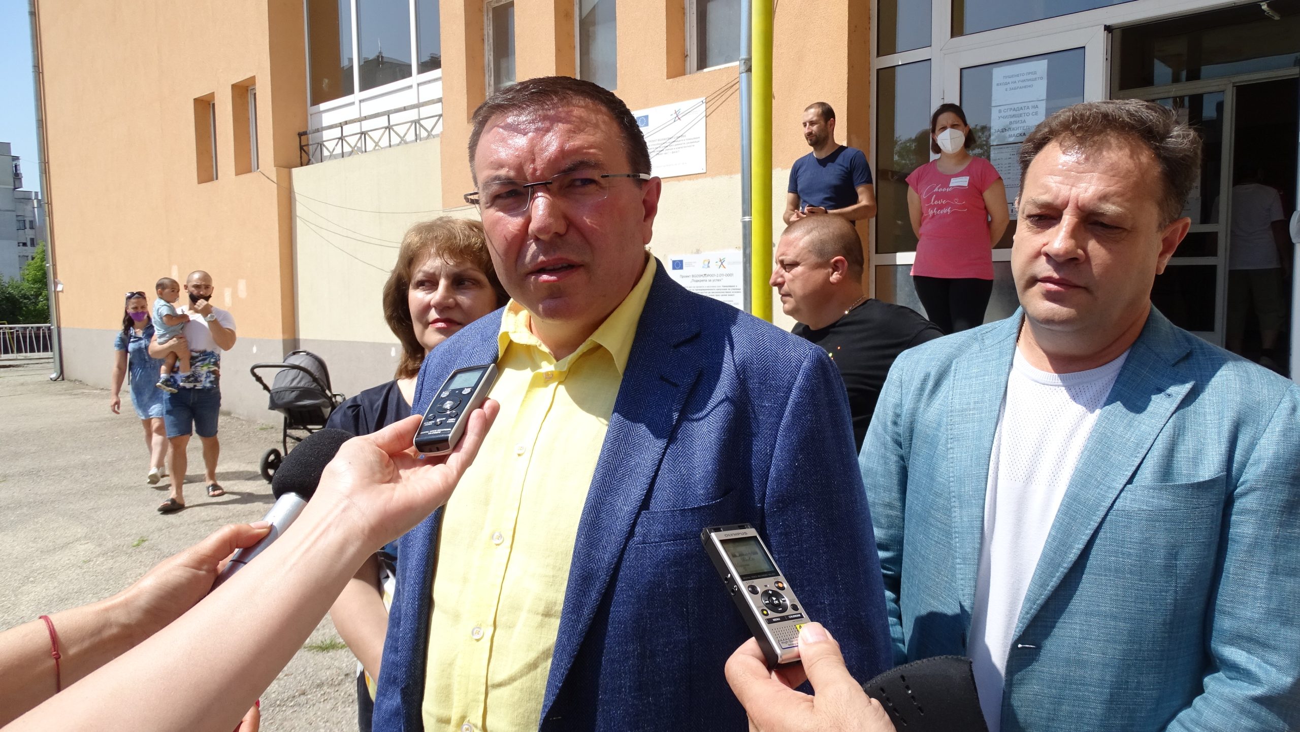 проф. Костадин Ангелов