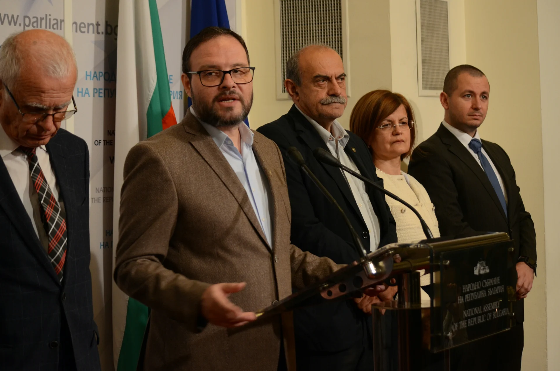 Парламент трибунка Атака