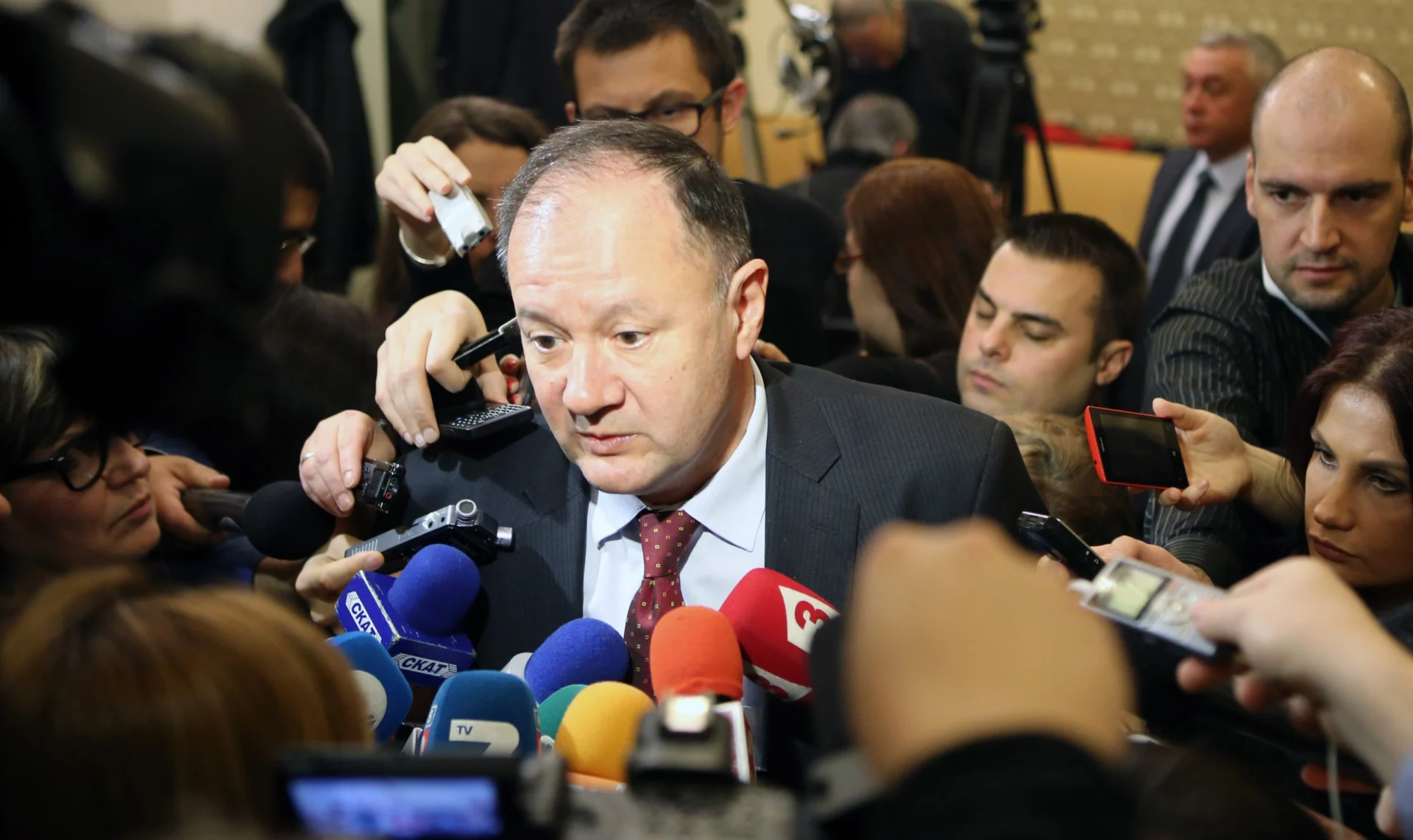 Парламент Михаил Миков