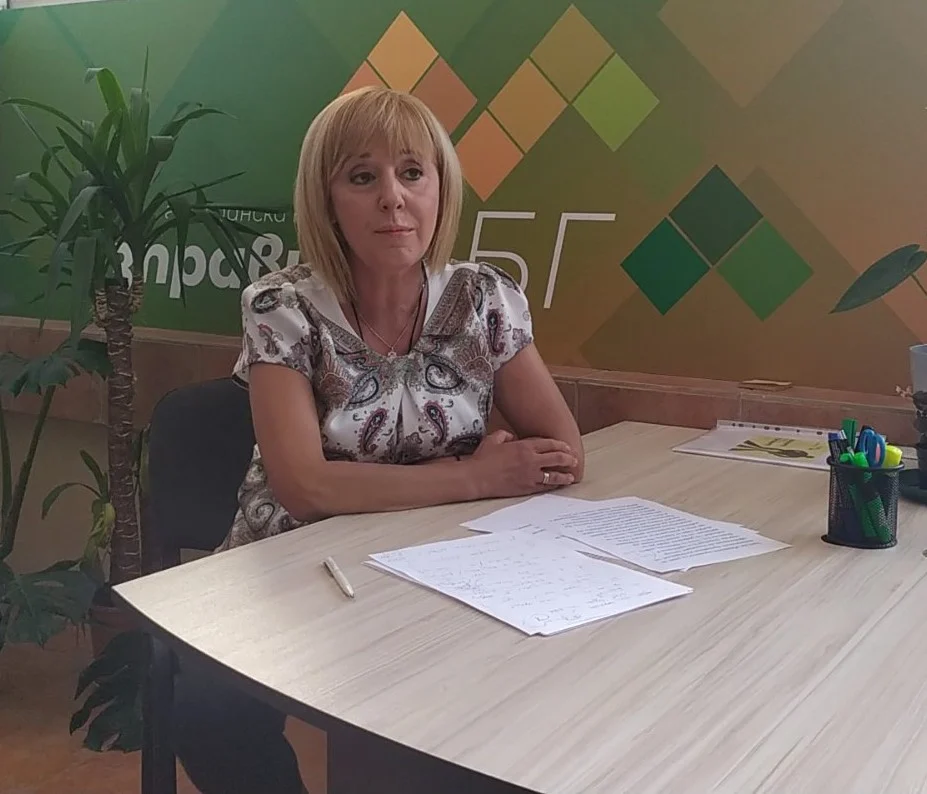 Мая Манолова