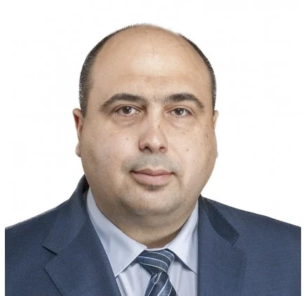 Владислав Николов