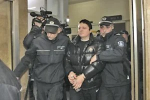 Йоско отново пое към ареста.