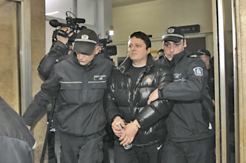 Йоско отново пое към ареста.