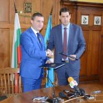 Министърът на финансите Владислав Горанов и кметът на Пловдив Иван Тотев подписаха днес договор