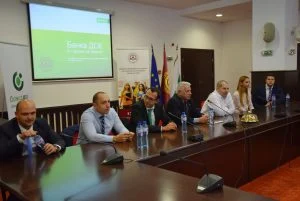 В голямата конферентна зала на УНСС се проведе среща на тема „Банка ДСК в търсене на таланти“.