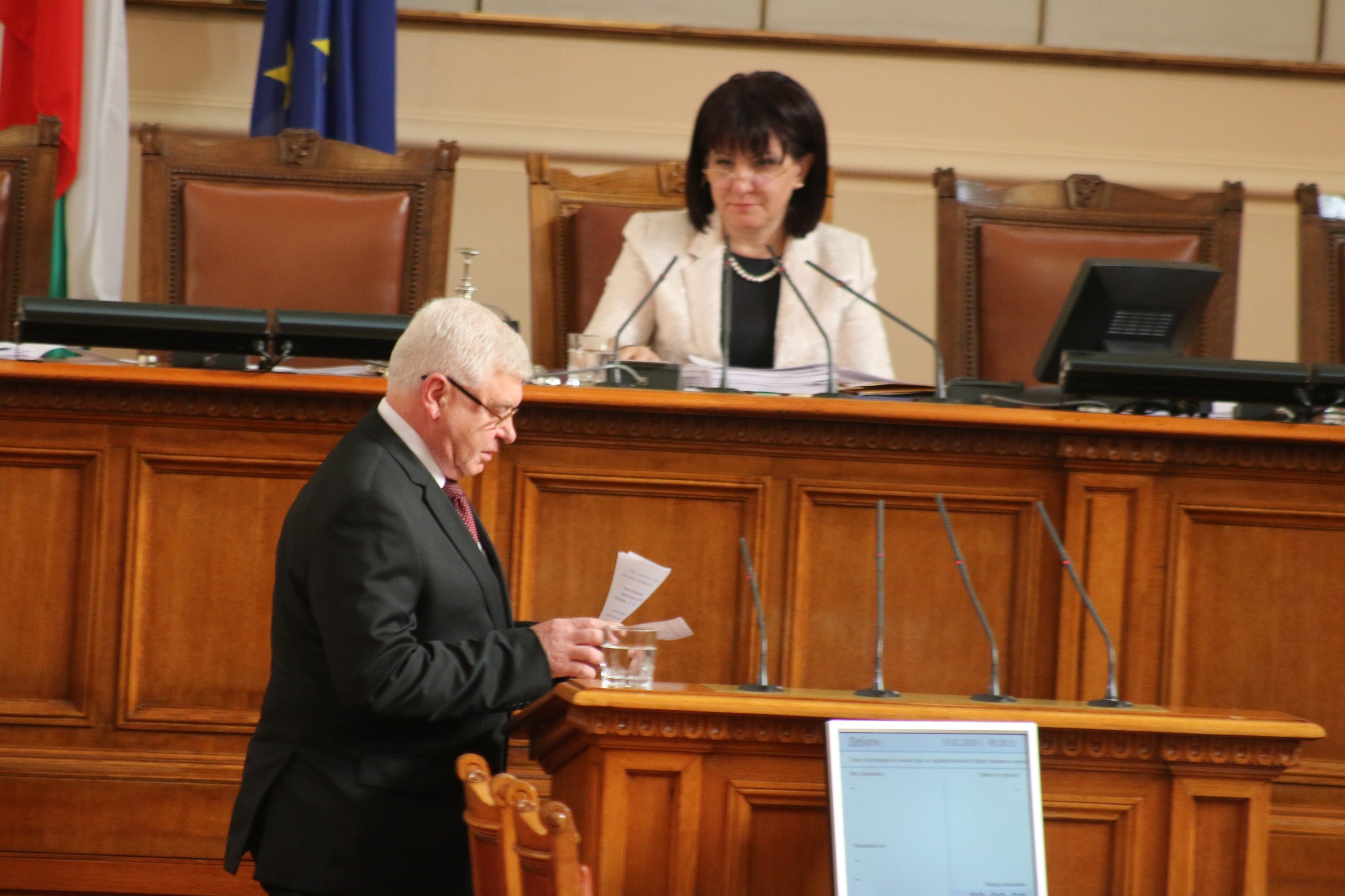Парламент Кирил Ананиев Младен Маринов