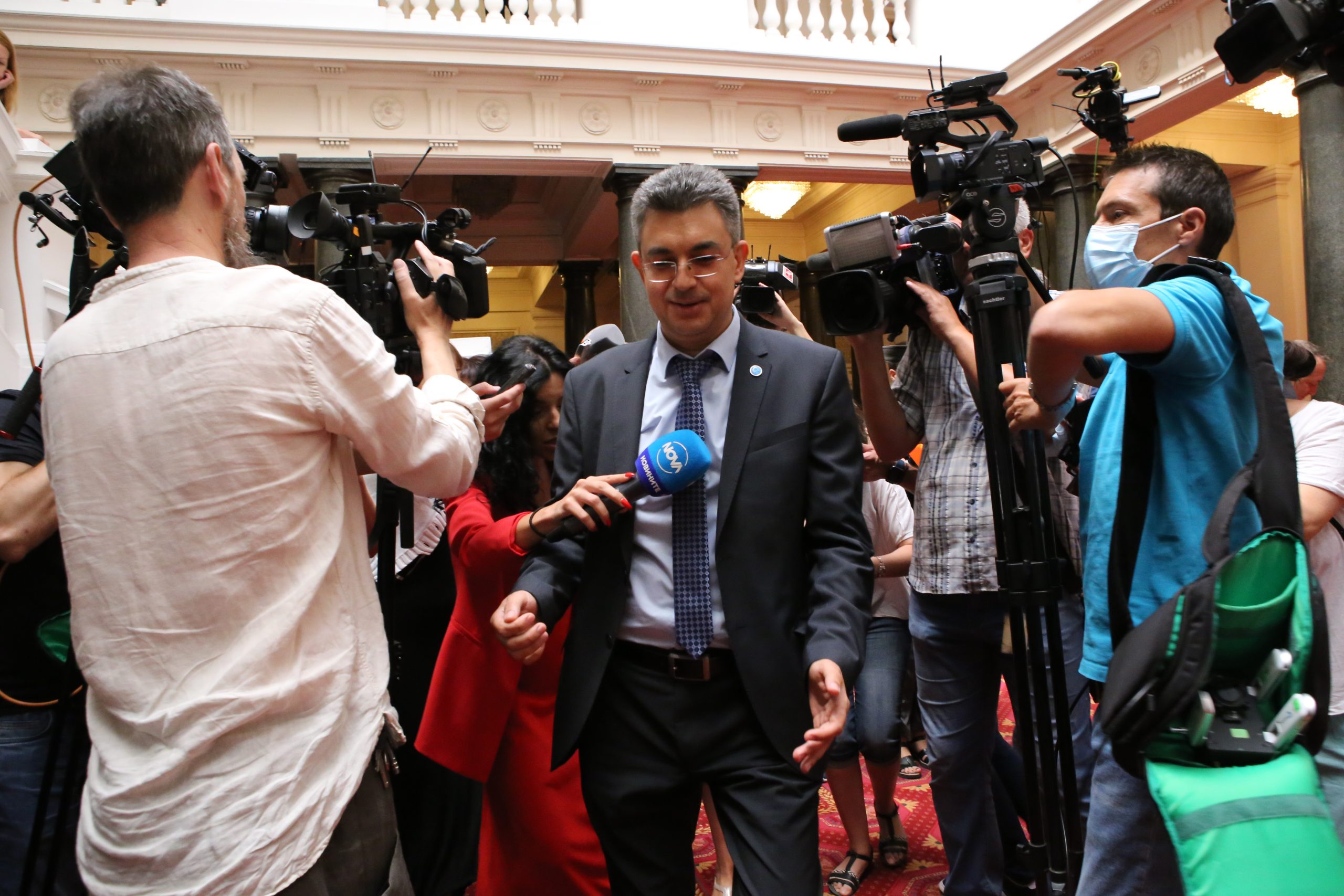 Парламент консултации ИТН Изправи се Пламен Николов