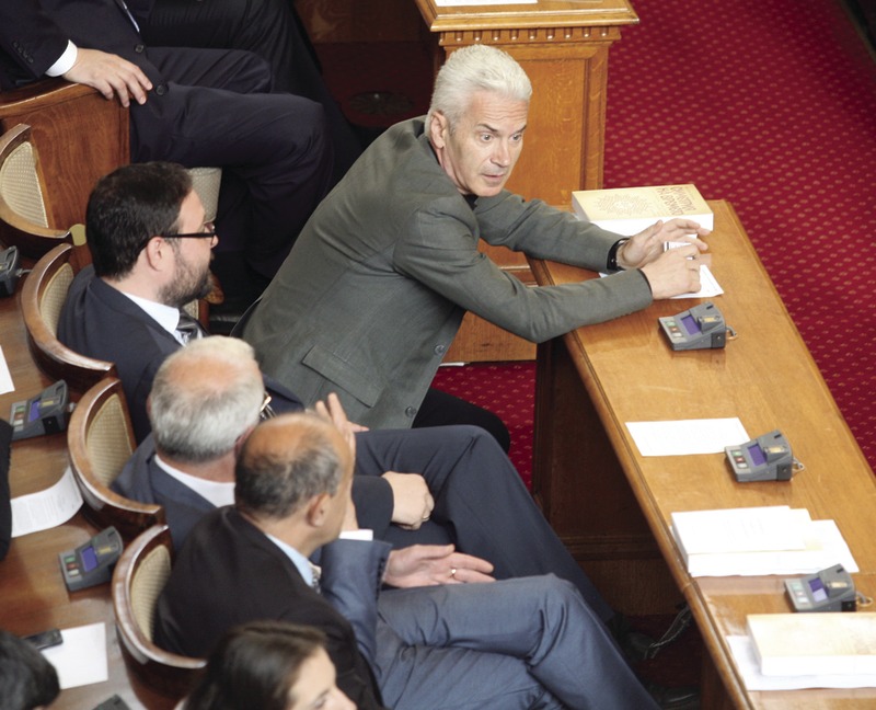 "Атака" се очертава като основният парламентарен боец срещу бившите управляващи. В предишното Народно събрание тази роля изпълняваше РЗС.