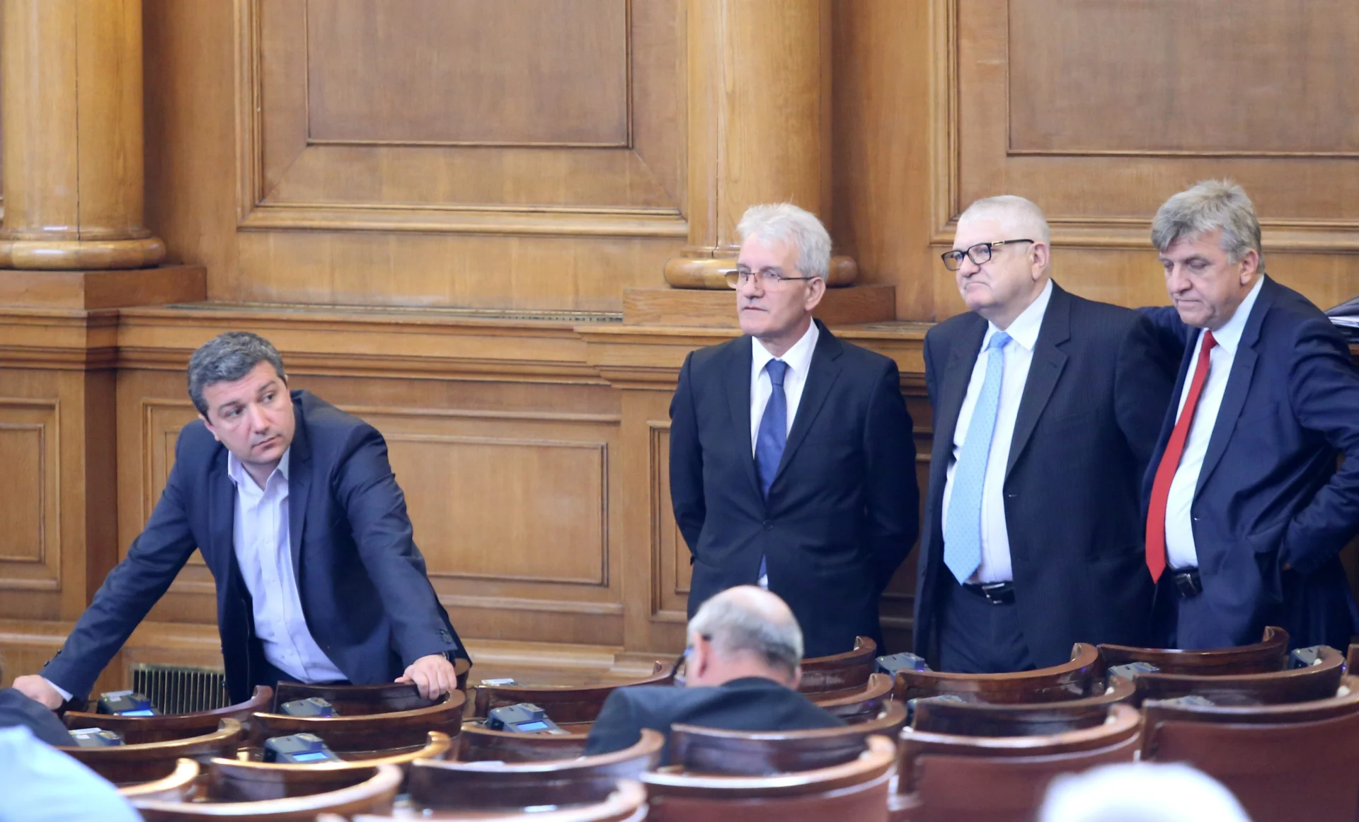 Парламент Драгомир Стойнев